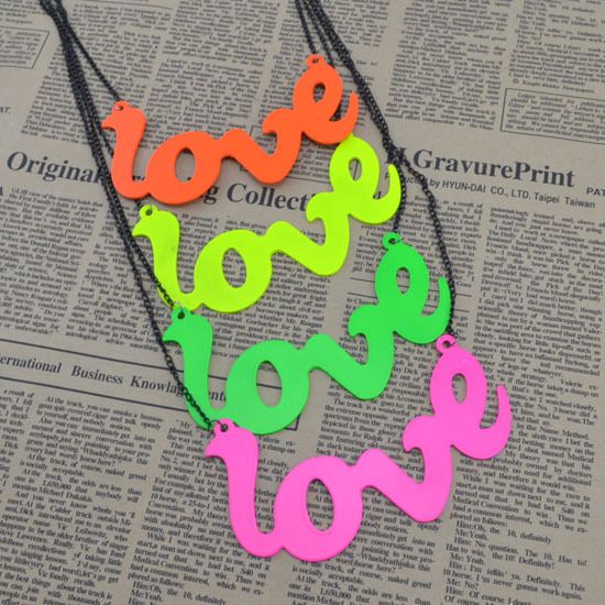 Colar  de neon love